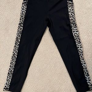 Zyia size 6-8 cropped leggings